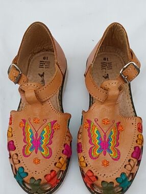 Mexican Tan Leather Girls Sandals with Butterfly Logo Size 13.